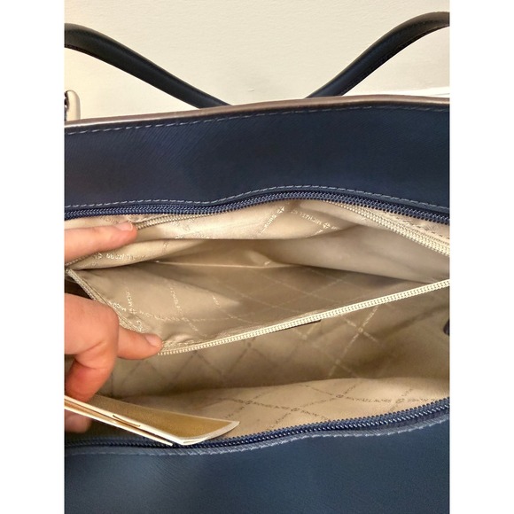 Michael Michael Kors Gilly Large Drawstring Travel Tote Leather Navy Blue Bag - Picture 13 of 15